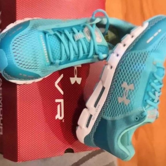 New under armour infinite hover - Picture 2 of 4